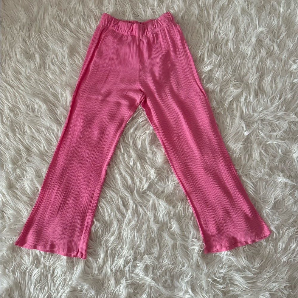 Pink Flared Pants, Loose Fit, High waist, perfect with a small white top.